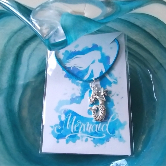 New in Package Mermaid Necklace - Picture 6 of 7